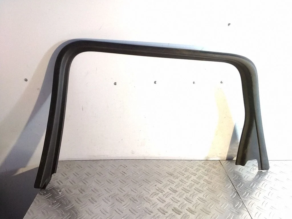 Tagaukse klaasi liist 7P0867686