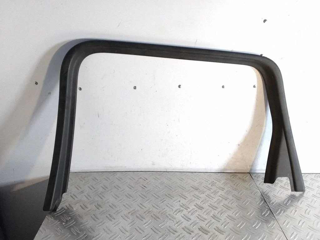 Tagaukse klaasi liist 7P0867686