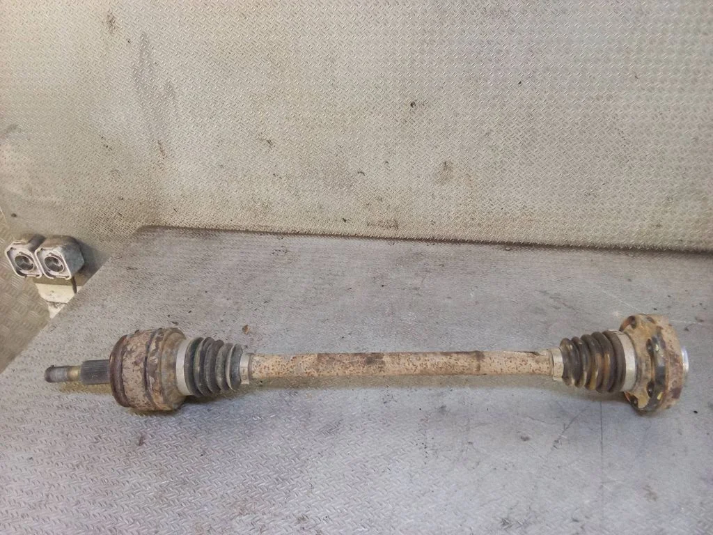 Rear driveshaft – left