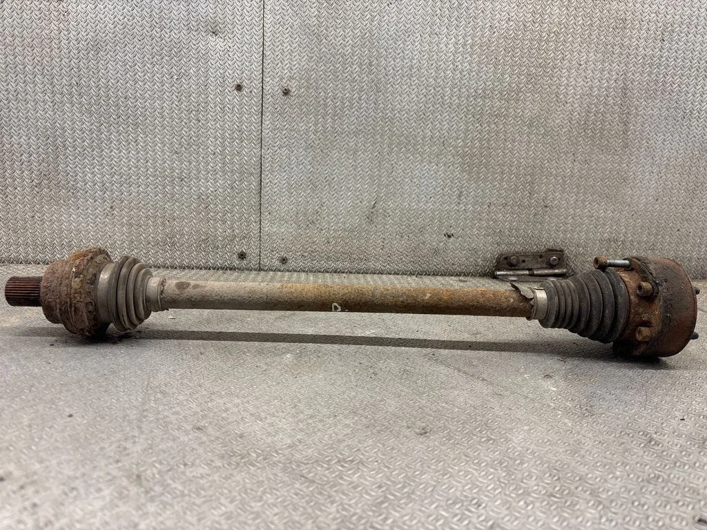 Rear driveshaft – rear right
