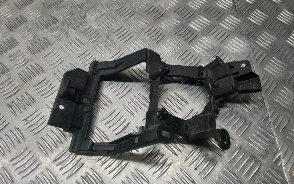 Udutule kinnitusklamber – Lexus NX (2021-)