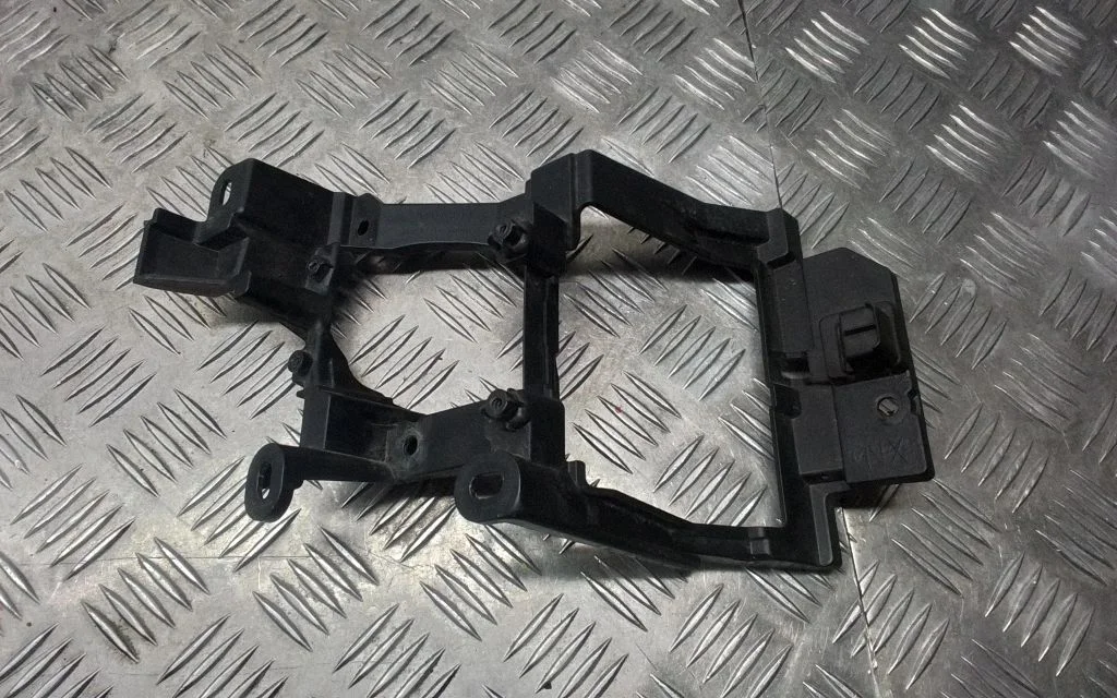Udutule kinnitusklamber – Lexus NX (2021-)