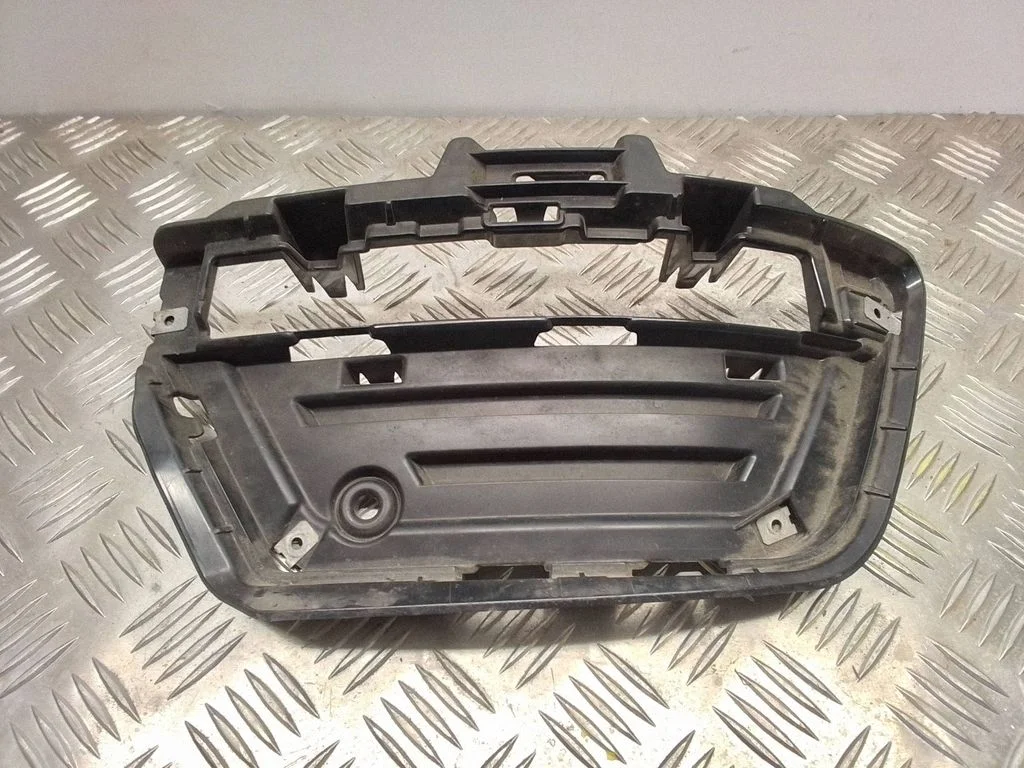 Udutule kinnitusklamber – Mercedes-Benz C-klass AMG W204 (2007-2014)