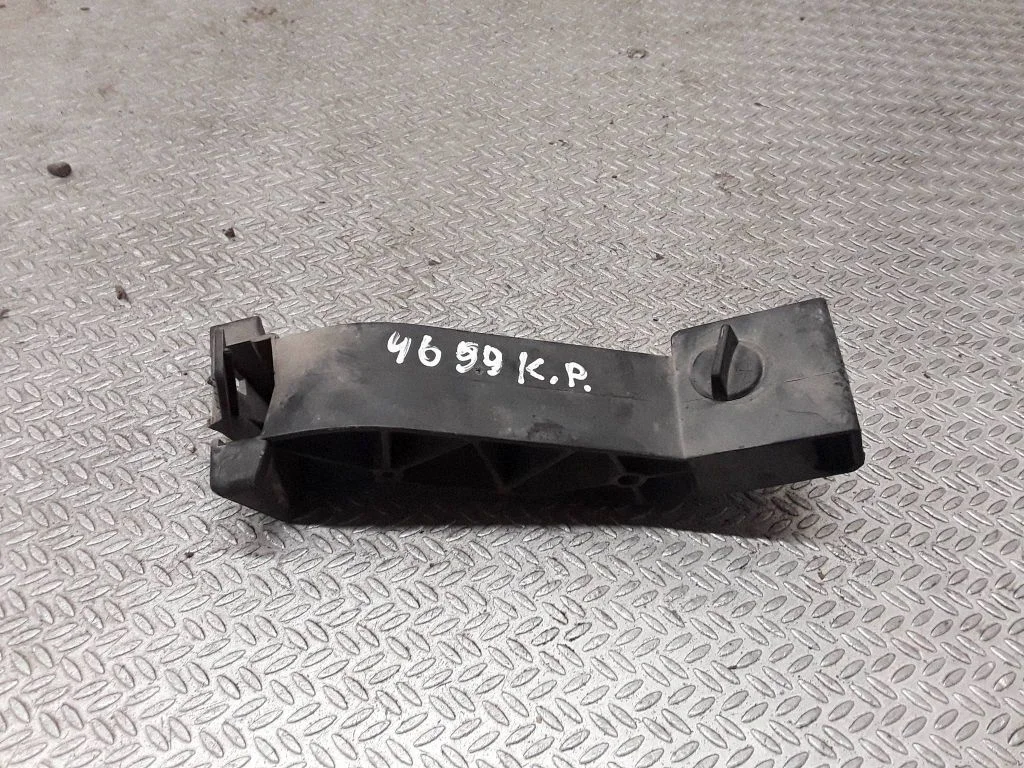 Esistange kinnitusklamber A4478850118