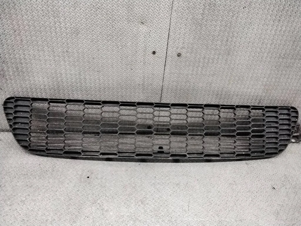 Front bumper lower grill 62254BC700