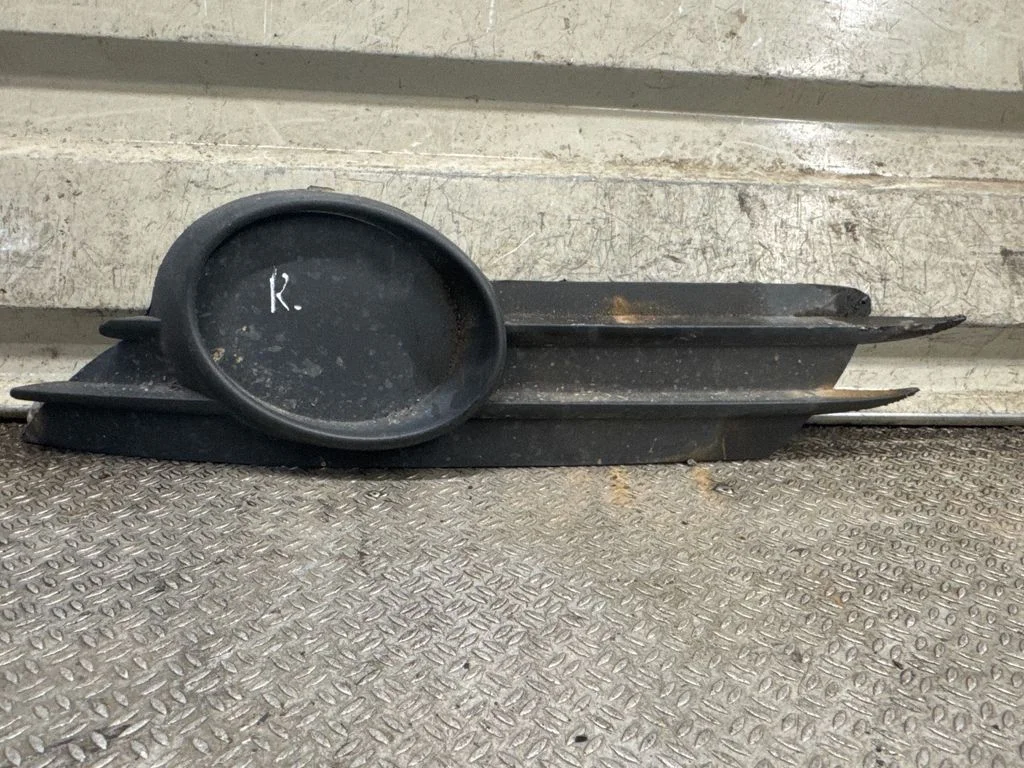 Front bumper lower grill – left