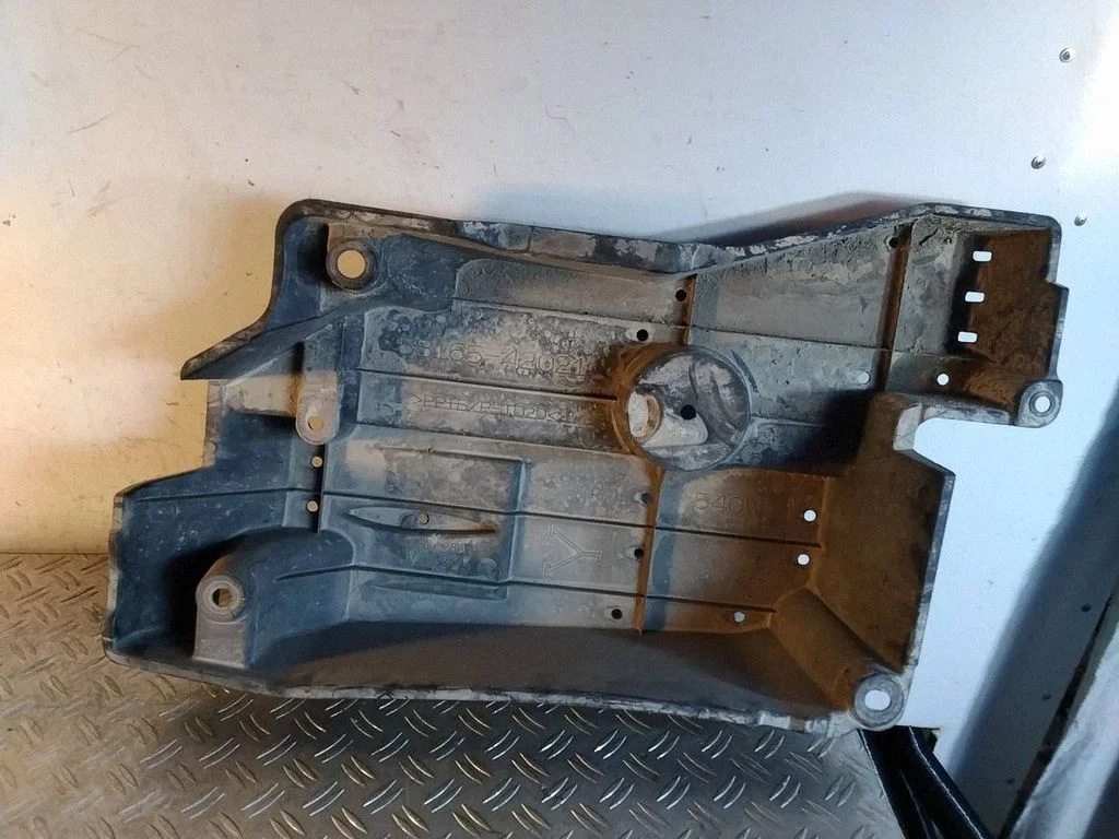 Külgmine põhjakaitse – Toyota RAV 4 (XA40) (2012-2018)