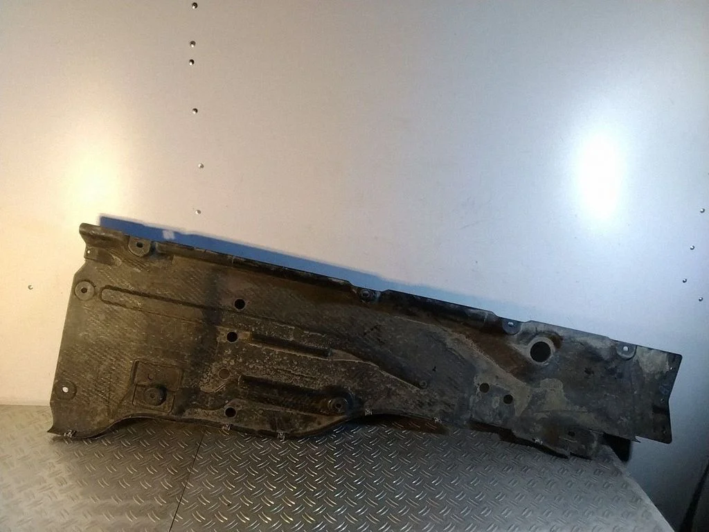 Külgmine põhjakaitse – Mercedes-Benz GLK-klass (X204) (2008-2016)