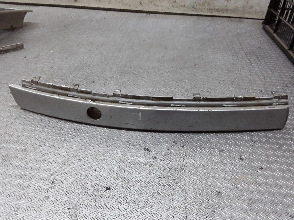 Front bumper splitter molding – Audi A8 S8 D3 4E (2002-2009)