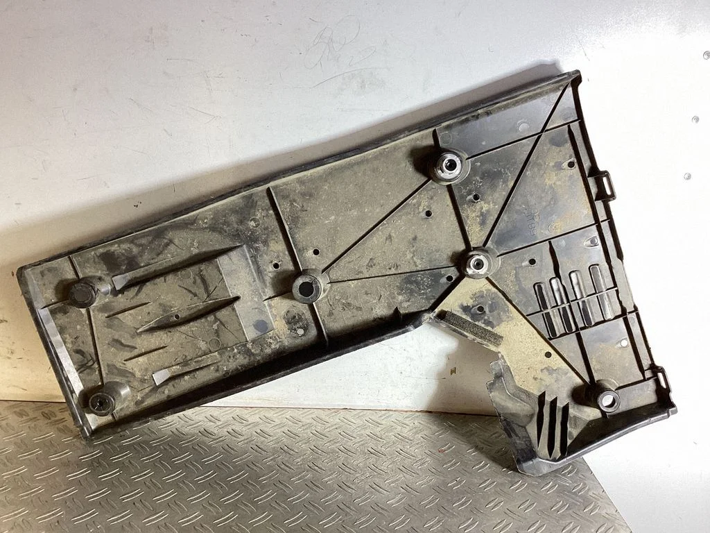 Külgmine põhjakaitse – Lexus GS 250 350 300H 450H (2013-)