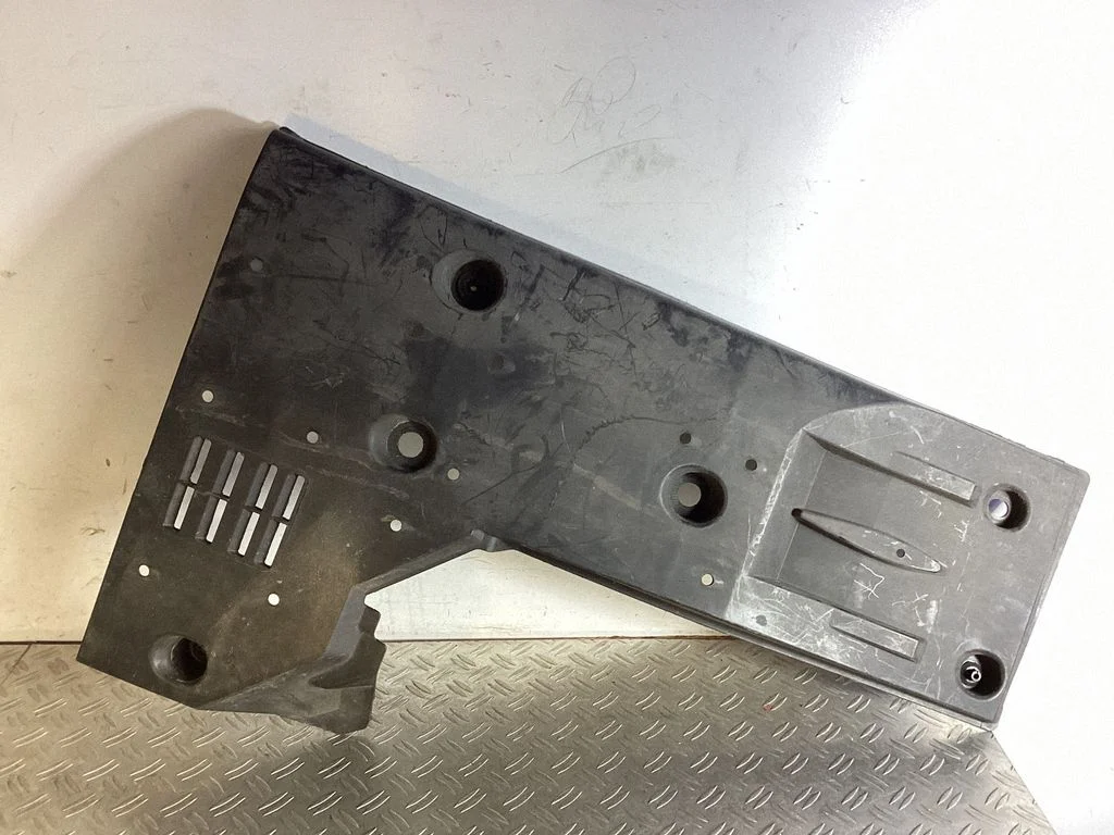 Külgmine põhjakaitse – Lexus GS 250 350 300H 450H (2013-)