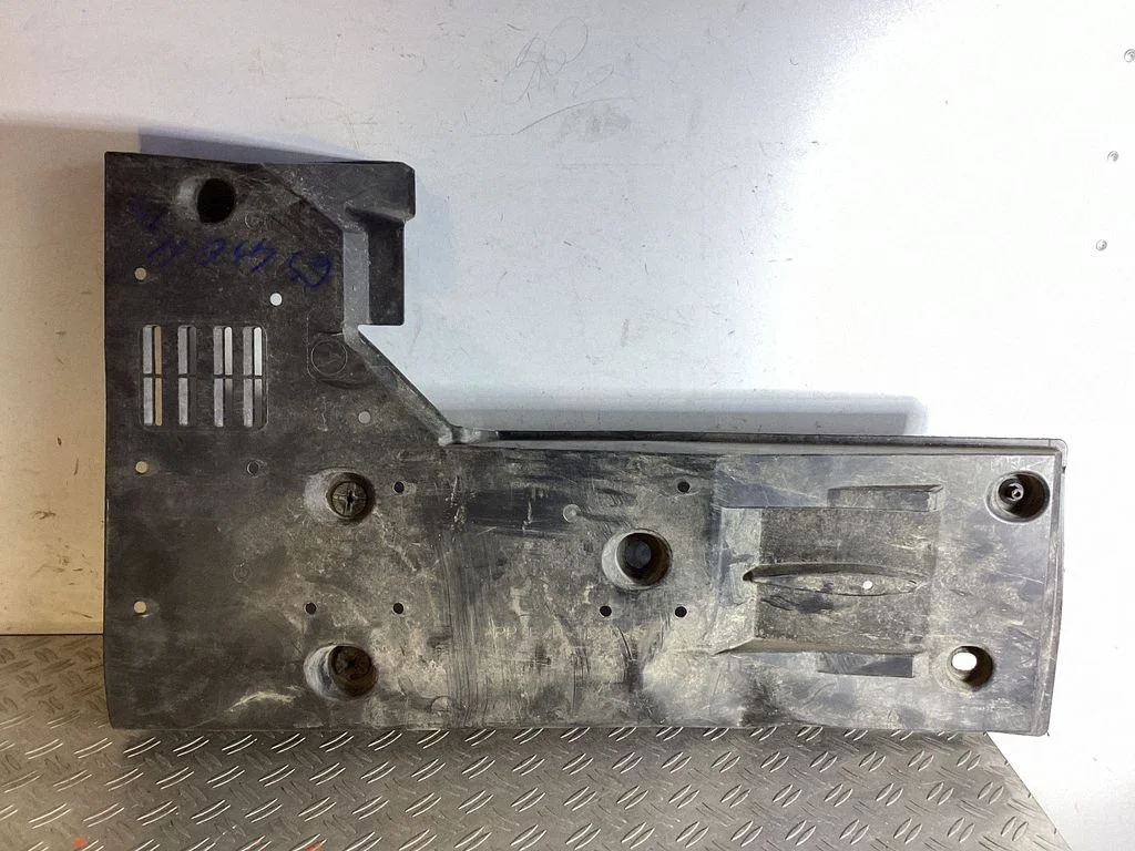 Külgmine põhjakaitse – Lexus GS 250 350 300H 450H (2013-)