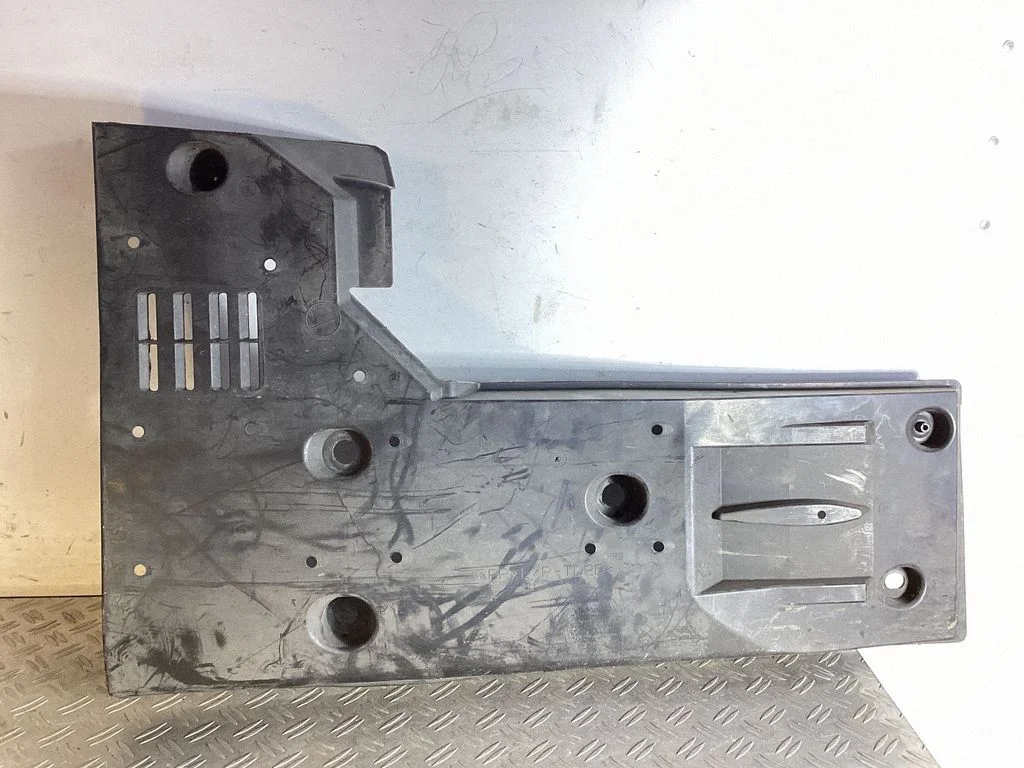 Külgmine põhjakaitse – Lexus GS 250 350 300H 450H (2013-)