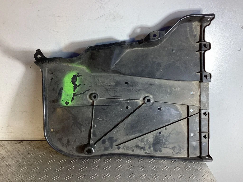 Külgmine põhjakaitse – Lexus GS 250 350 300H 450H (2013-)