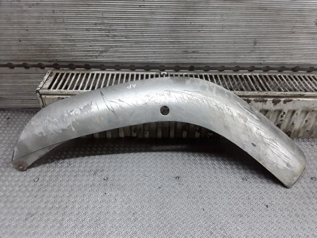 Front bumper lip 768520F010