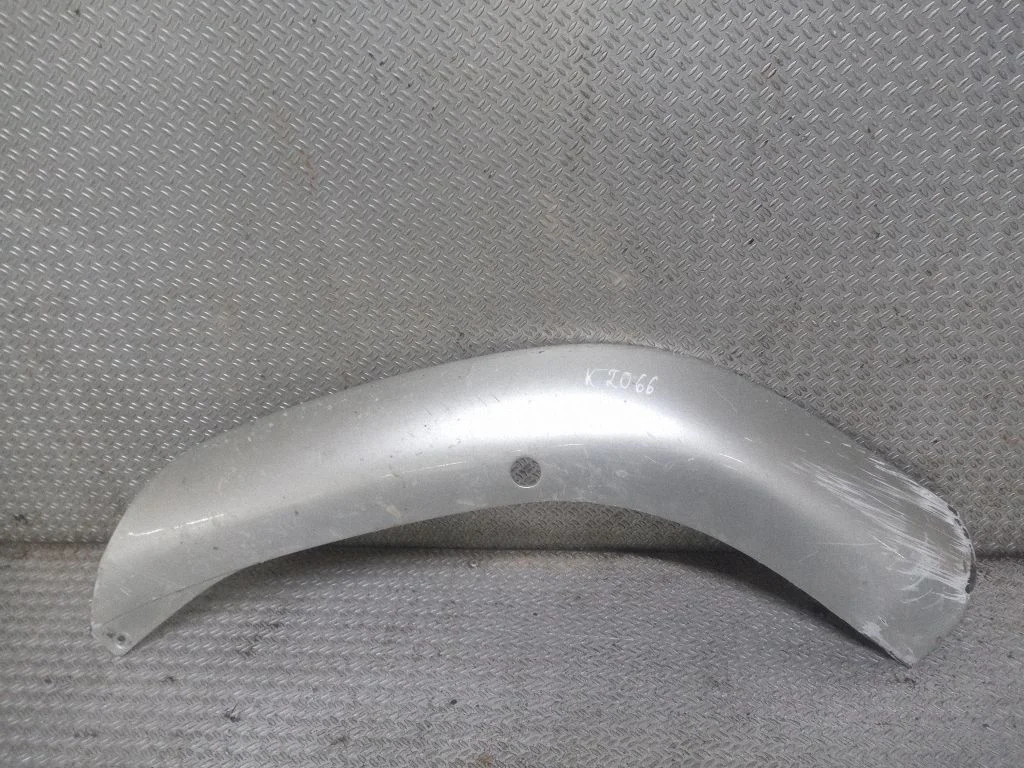 Front bumper lip 768520F010