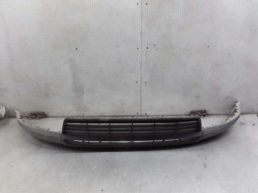 Front bumper lip