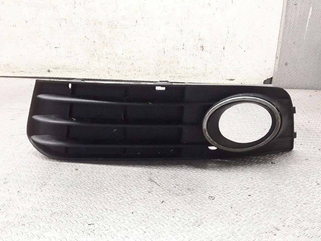Front fog light trim/grill – left