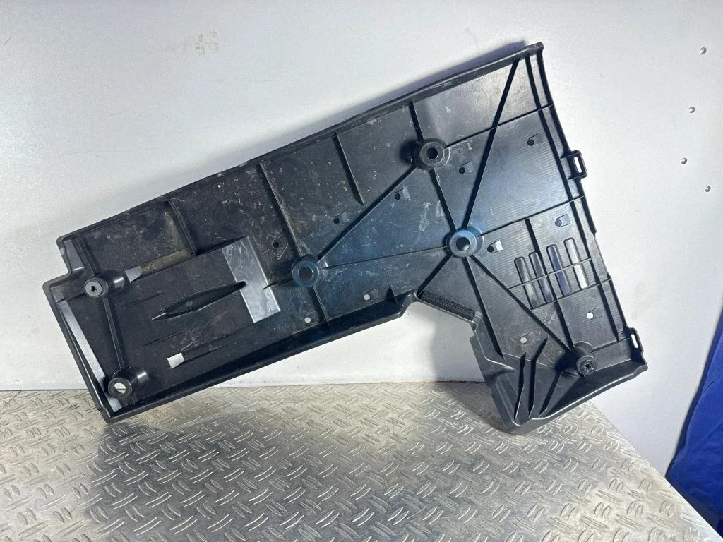 Külgmine põhjakaitse – Lexus RC (2014-)
