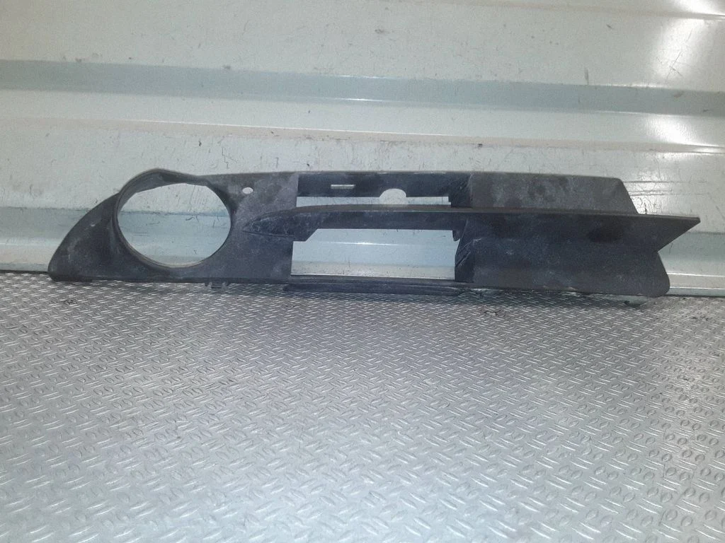 Front fog light trim/grill 7049244
