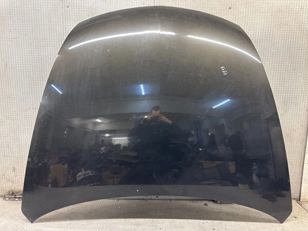 Engine bonnet/hood – front