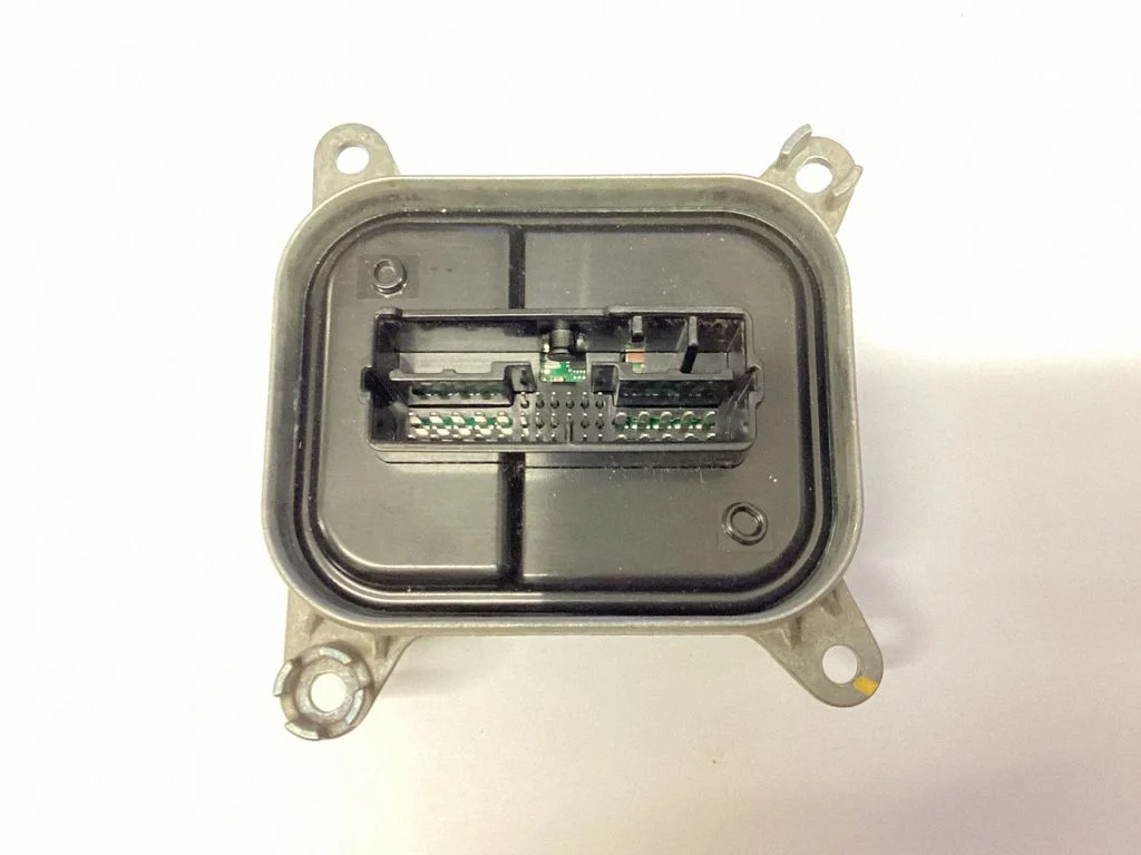 LED-tulede moodul – Tesla Model Y (2020-)