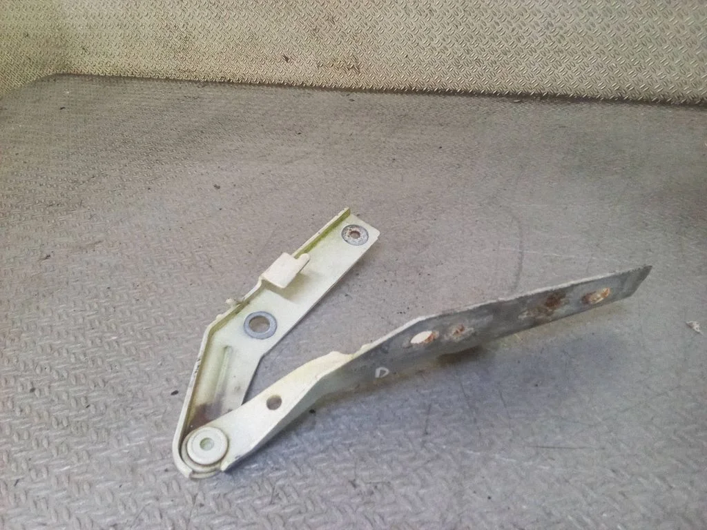 Engine bonnet/hood hinges – right