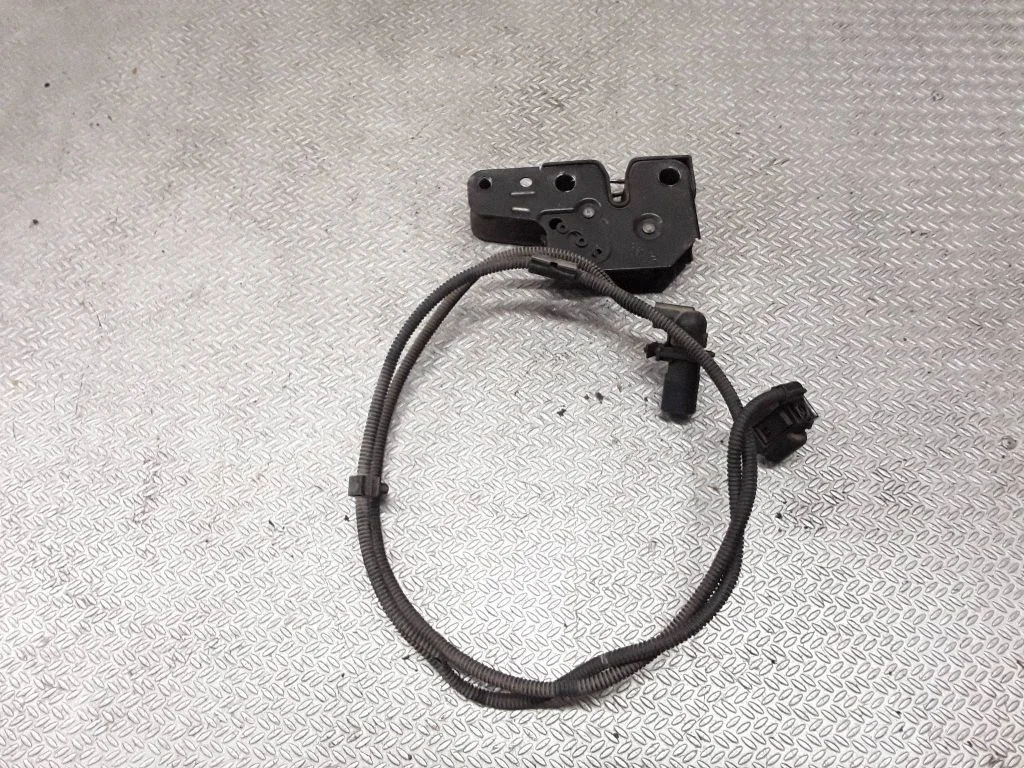 Engine bonnet/hood lock/catch