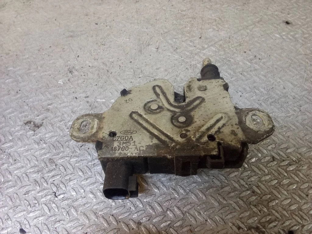 Motora pārsega slēdzene 3M5116700AC