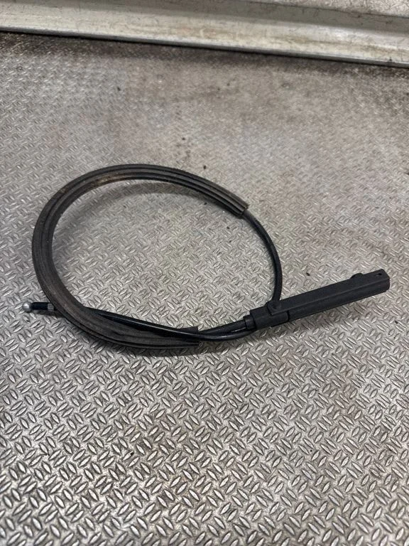 Engine bonnet/hood lock release cable 8P0823535C