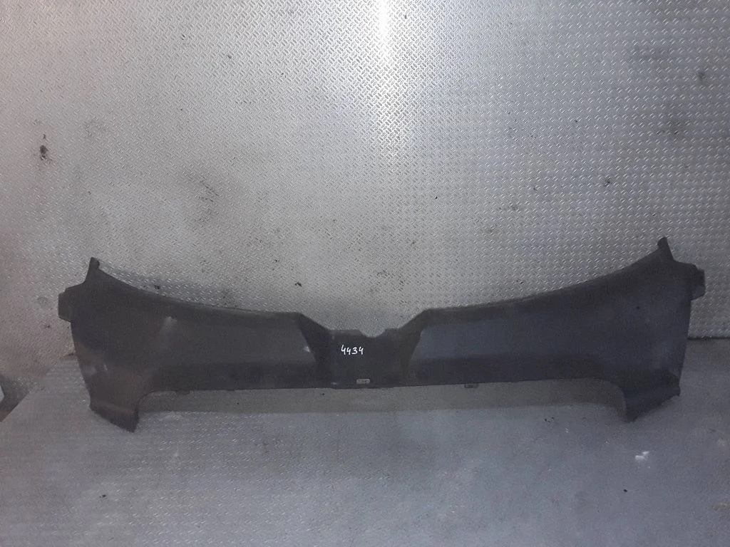 Engine bonnet/hood lock trim molding – Audi A6 Allroad C6 (2006-2011)