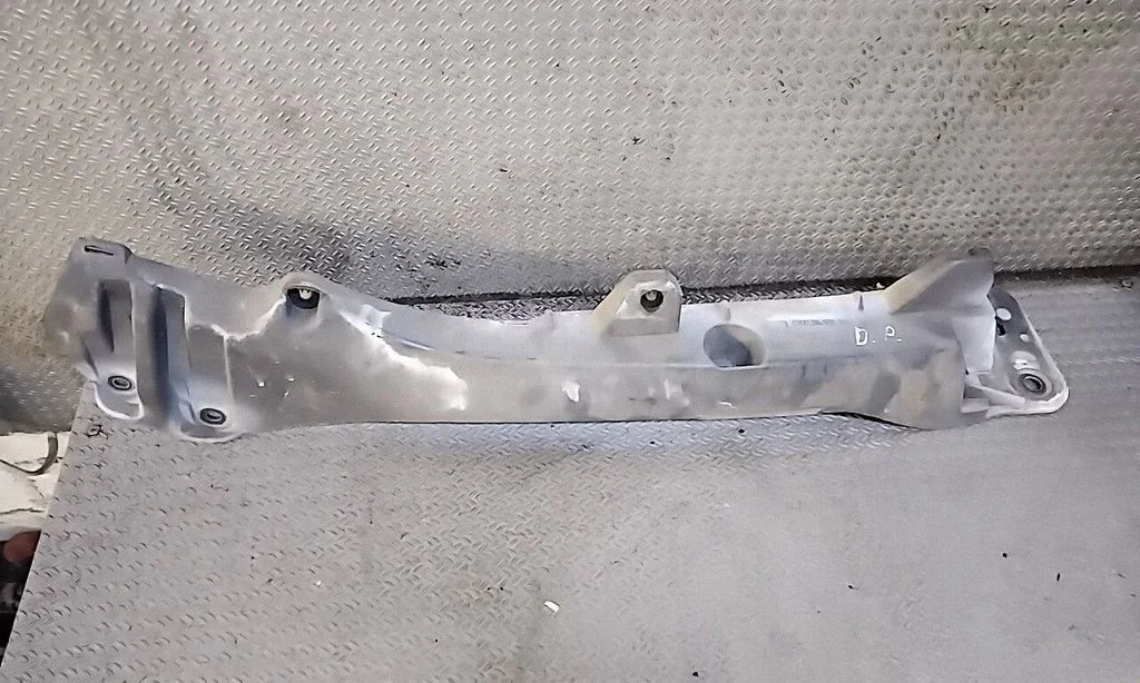 Fender mounting bracket 8200314931