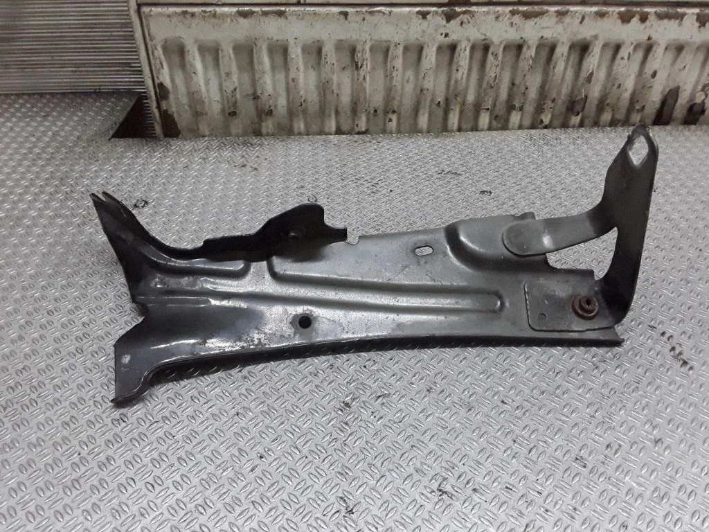 Spārna kronšteins 002253H