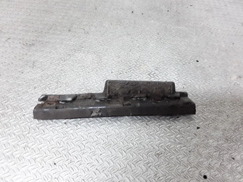 Fender mounting bracket 51777066227