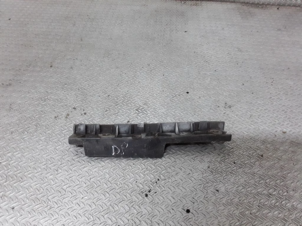 Fender mounting bracket 51777066228