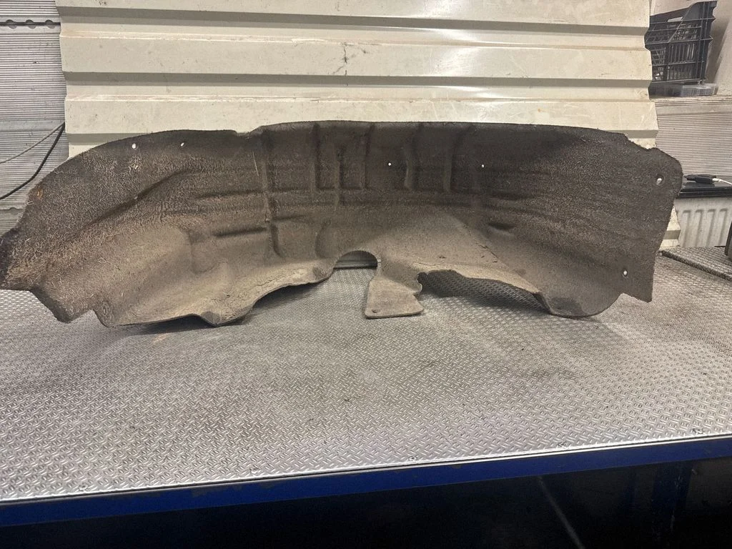 Front wheel arch liner splash guards – rear right