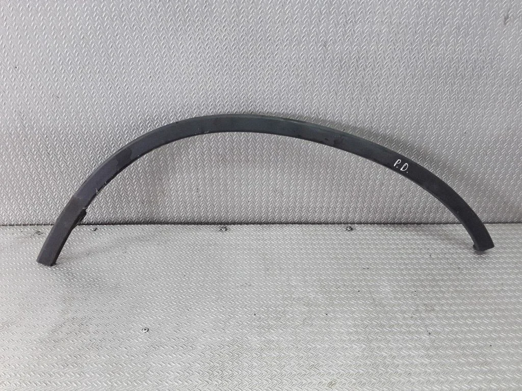Front arch trim – right
