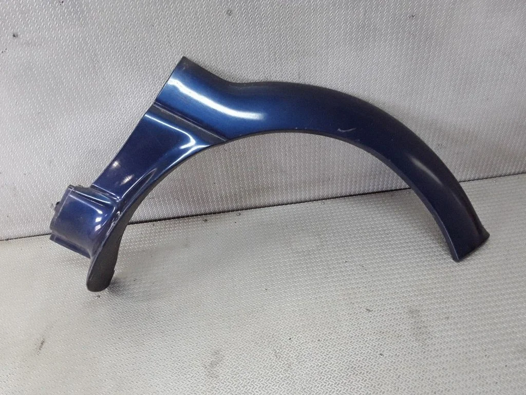 Front arch trim – right