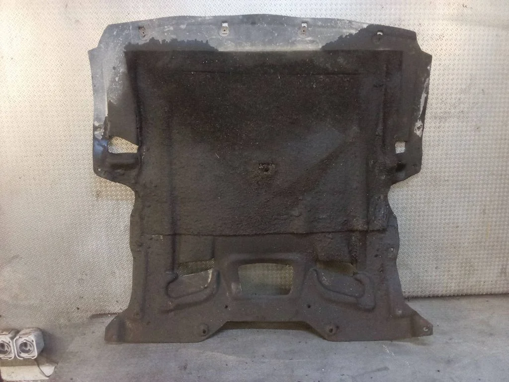 Engine splash shield/under tray SH0930