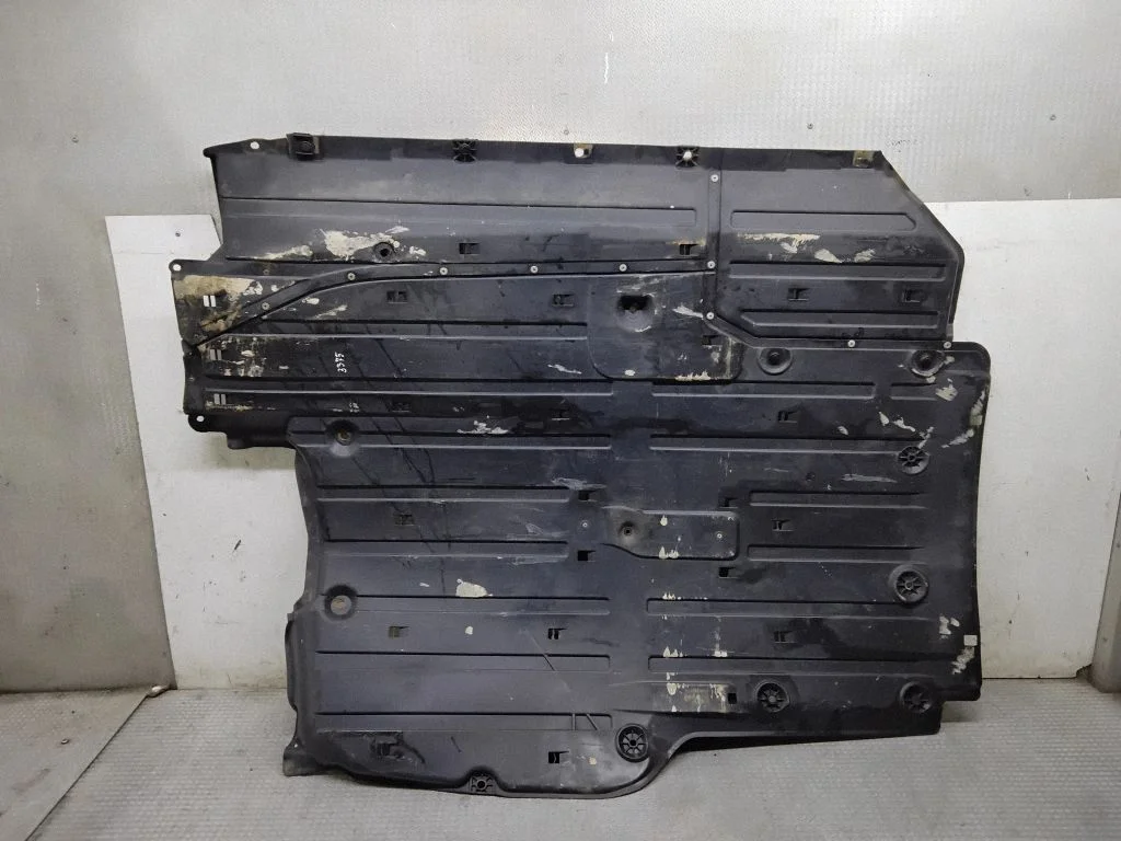 Center/middle under tray cover 74605SMGE001