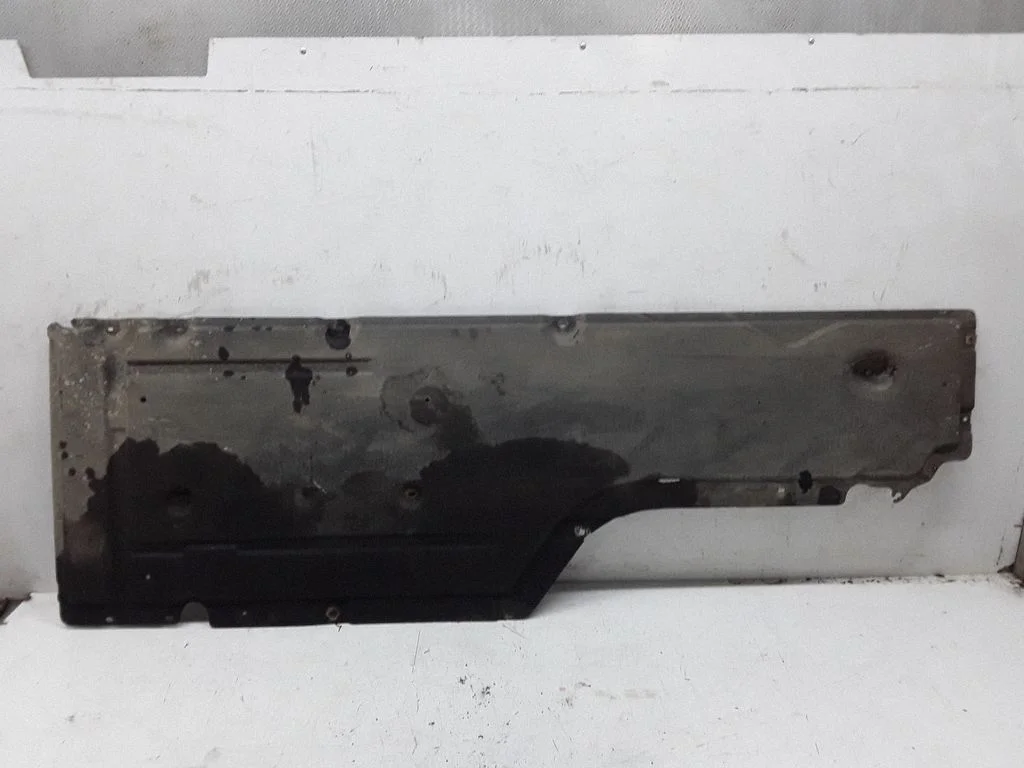 Center/middle under tray cover