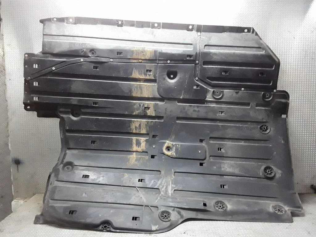 Center/middle under tray cover