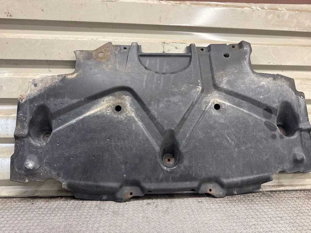 Engine splash shield/under tray A1645241430