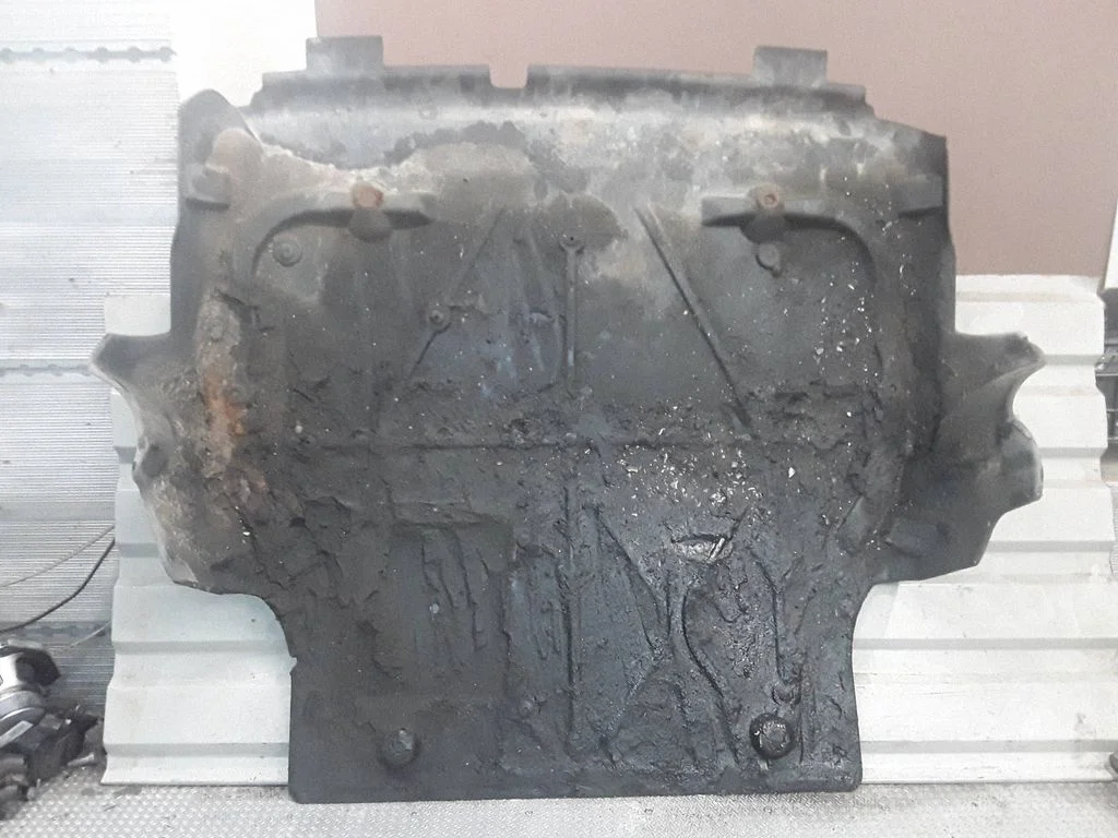 Engine splash shield/under tray