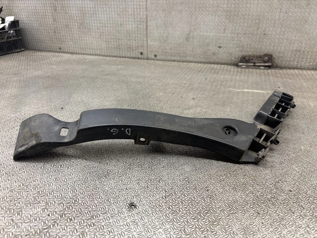 Rear bumper mounting bracket 9683047280