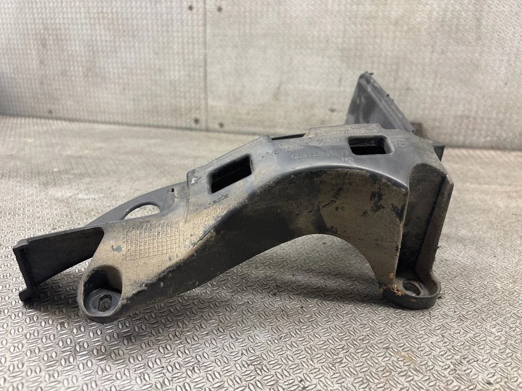 Rear bumper mounting bracket 9685552577