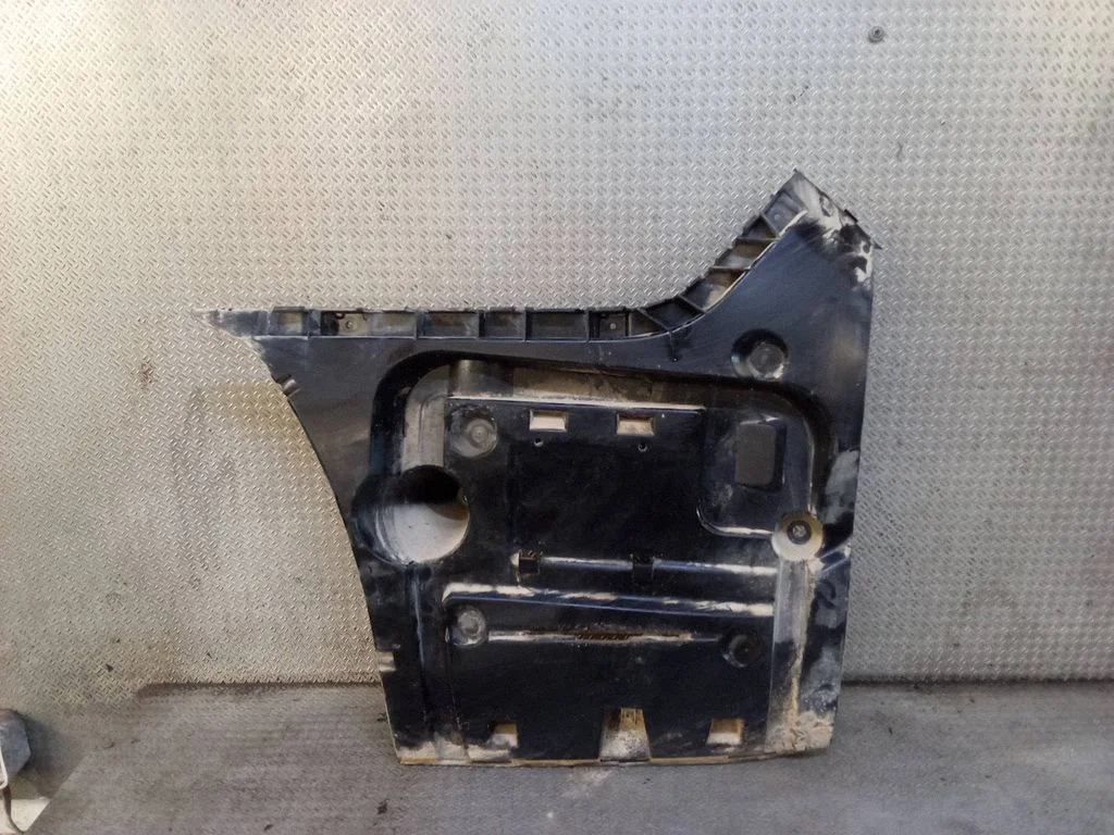 Rear bumper mounting bracket 72758411