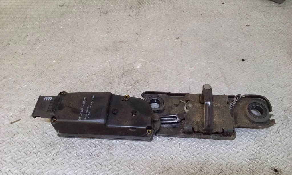 Tailgate/trunk/boot lift motor 4F9827383A