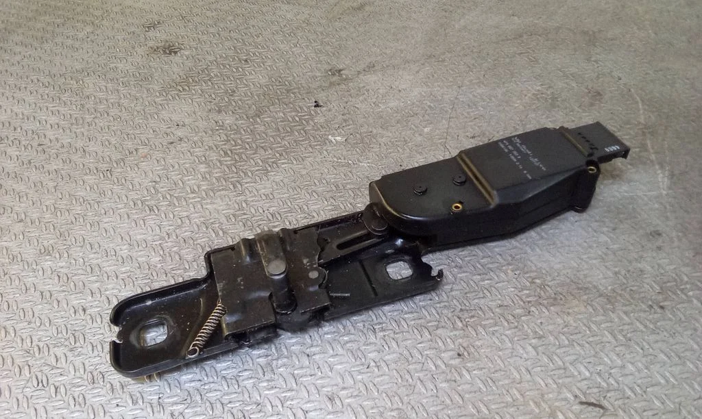 Tailgate/trunk/boot lift motor – Audi Q7 4L (2005-2015)