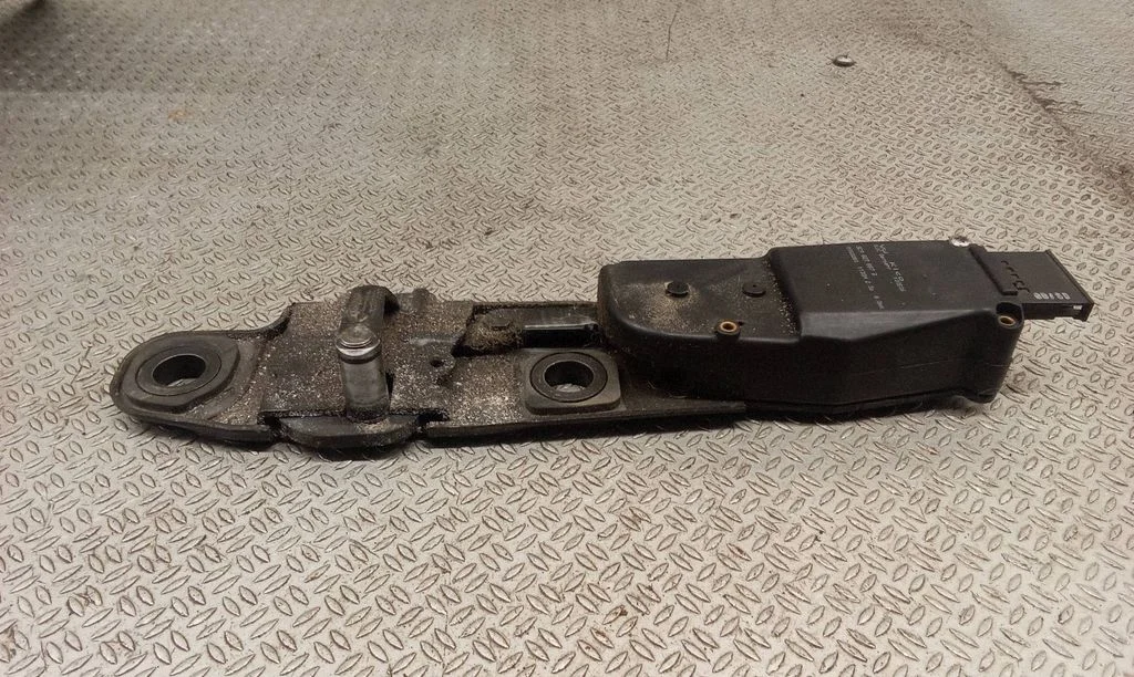 Tailgate/trunk/boot lift motor 3C9827887B